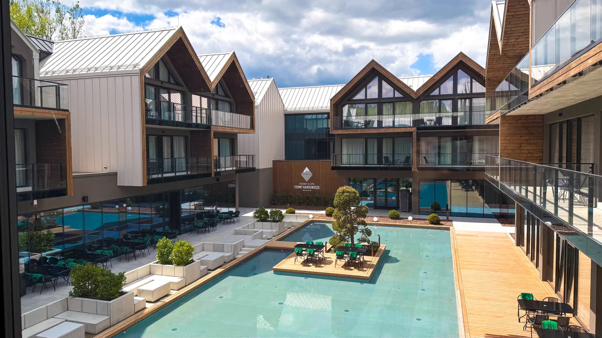 Termy Karkonosze — kompleks 80 apartamentów w 10 budynkach
